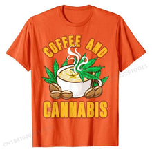 Laad afbeelding in Galerijviewer, <transcy>Koffie En Cannabis Weed Humor Gezegden Grappig Citaat T-Shirt Katoenen Tops Shirts voor Mannen Ontwerp T-shirts Custom Hot Koop</transcy>