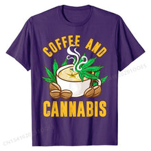 Laad afbeelding in Galerijviewer, <transcy>Koffie En Cannabis Weed Humor Gezegden Grappig Citaat T-Shirt Katoenen Tops Shirts voor Mannen Ontwerp T-shirts Custom Hot Koop</transcy>